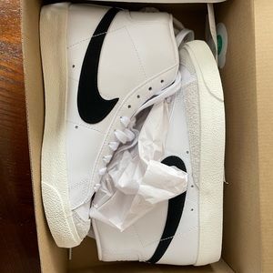 BNIB W BLAZER mid ‘77 size 7.5, white black sail